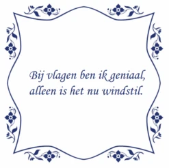 Tegelsticker Met Spreuk Bloem "Bij Vlagen Ben Ik Geniaal, Alleen Is Het Nu Windstil."