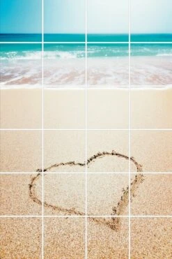Foto Tegelsticker 15x15 'Hartje In Het Zand' 90x60 Cm Hxb